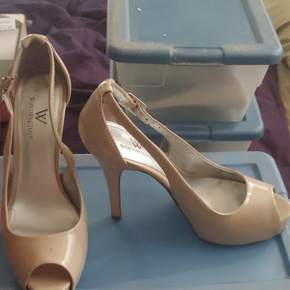 Tan patten leather pumps